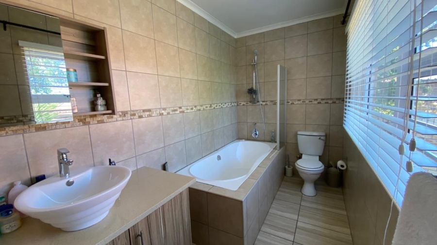 4 Bedroom Property for Sale in Pentagon Park Free State